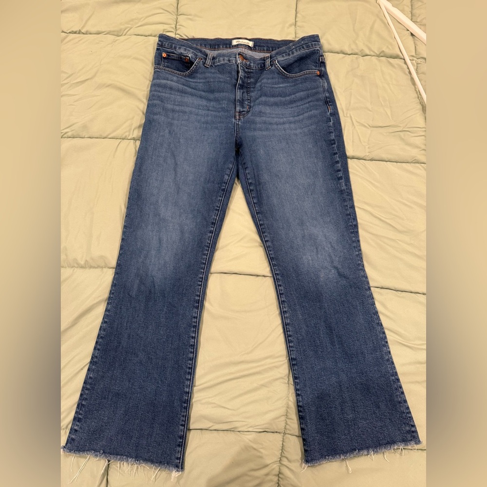 Madewell Mid-Rise Kick Out Jeans - size 32T